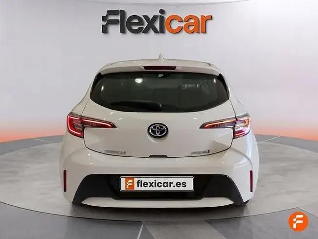 Begagnad Toyota Corolla Active 122 HK (89 kW) 2020 Vit