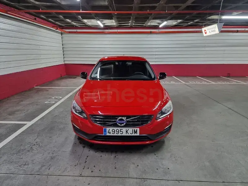 Usado Volvo V60 R-Design Kinetic 115 CV (84 kW) 2014 Rojo Familiar