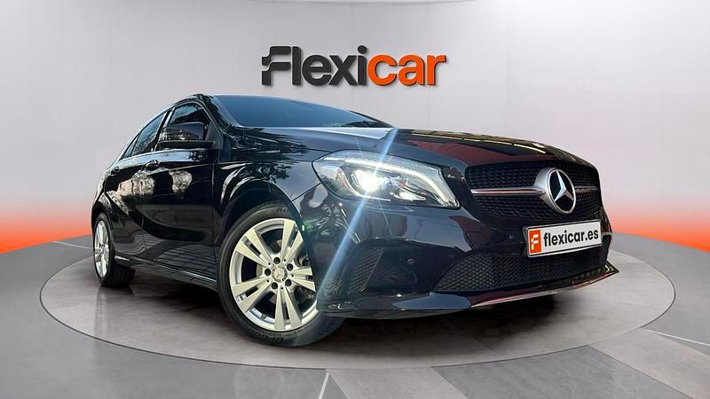 Usado Mercedes A180 Urban 122 CV (89 kW) 2017 Negro Berlina