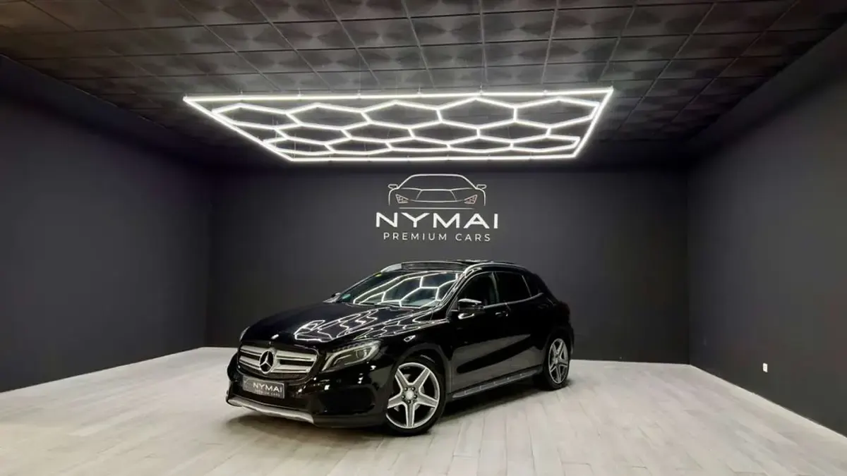 Usado Mercedes GLA220 AMG line 170 CV (125 kW) 2015 Negro SUV