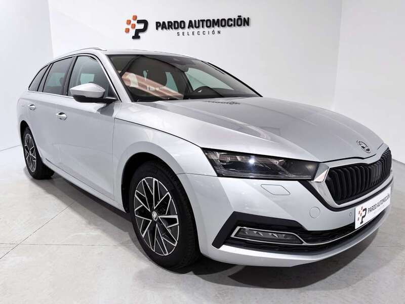 Gris Usado 2020 Skoda Octavia Ambition Familiar | 19.900 € (Precio justo) - Imagen 1/4