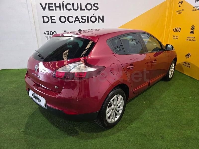 Usado Renault Mégane LIMITED 95 CV (69 kW) 2015 Granate Berlina
