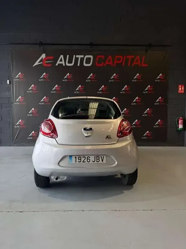 Usado Ford Ka Grand Prix III 69 CV (50 kW) 2014 Gris Utilitario