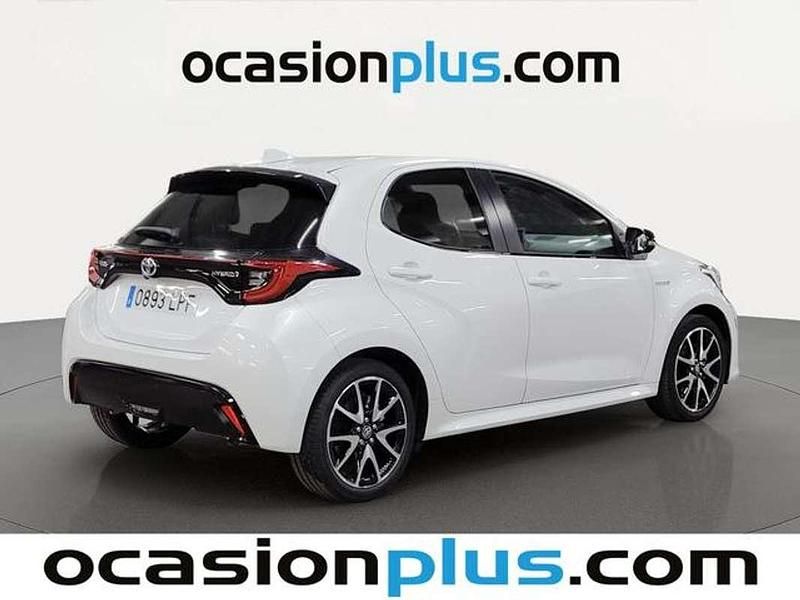 Usado Toyota Yaris Hybrid Style 116 CV (85 kW) 2021 Blanco Utilitario