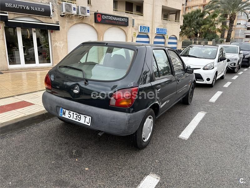 Usado Ford Fiesta Studio 75 CV (55 kW) 1996 Azul Berlina