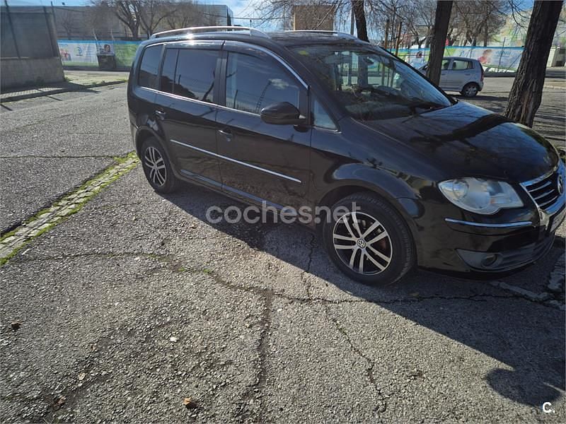 Usado VW Touran 140 CV (102 kW) 2007 Negro Monovolumen