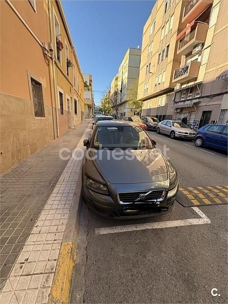 Usado Volvo C30 109 CV (80 kW) 2008 Gris / plata Utilitario