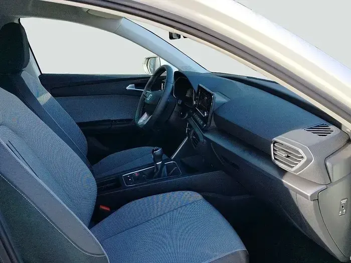 Usado Seat Leon Style 117 CV (86 kW) 2025 Blanco Berlina