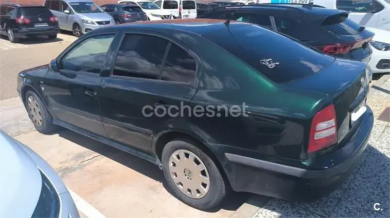 Usado Skoda Octavia Ambiente 90 CV (66 kW) 2002 Verde Berlina