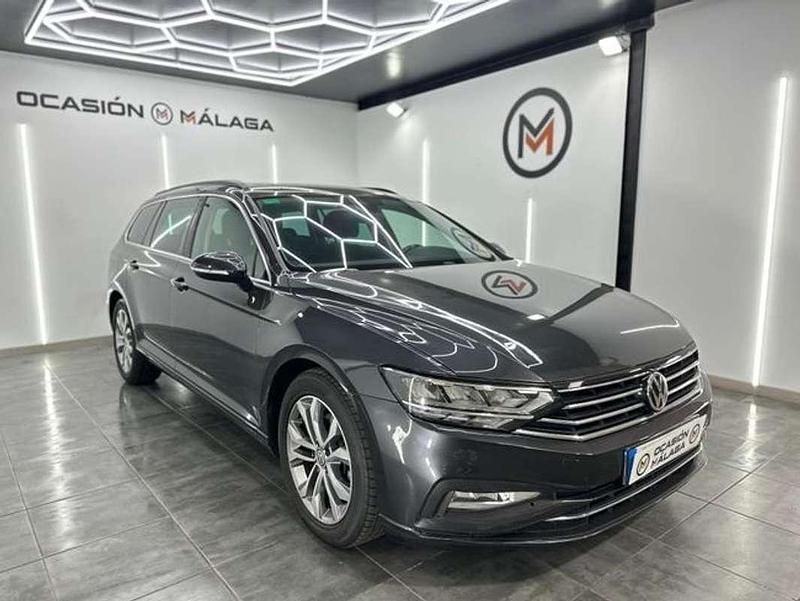 Usado VW Passat Executive 150 CV (110 kW) 2020 Negro Familiar