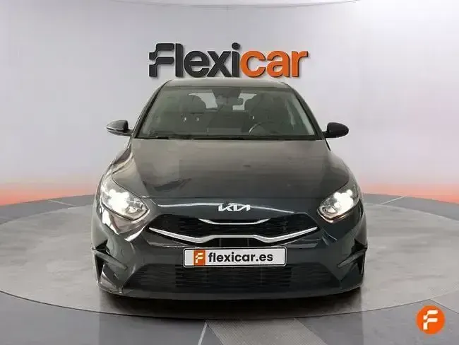 Usado Kia Ceed 136 CV (100 kW) 2023 Gris Utilitario