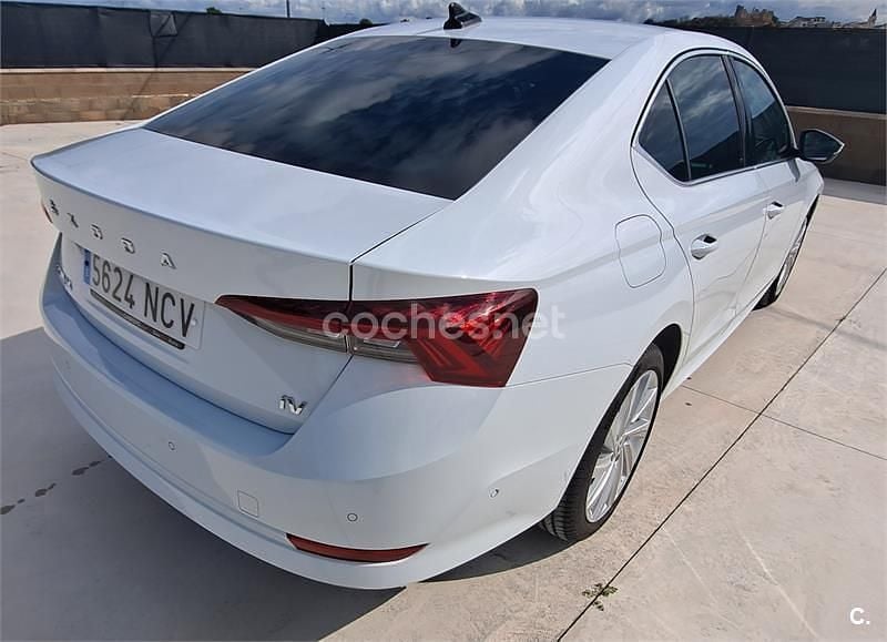 Usado Skoda Octavia Selection 204 CV (150 kW) 2025 Blanco Berlina