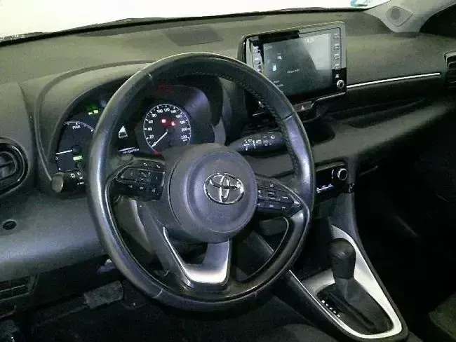 Usado Toyota Yaris Active 116 CV (85 kW) 2022 Blanco Utilitario