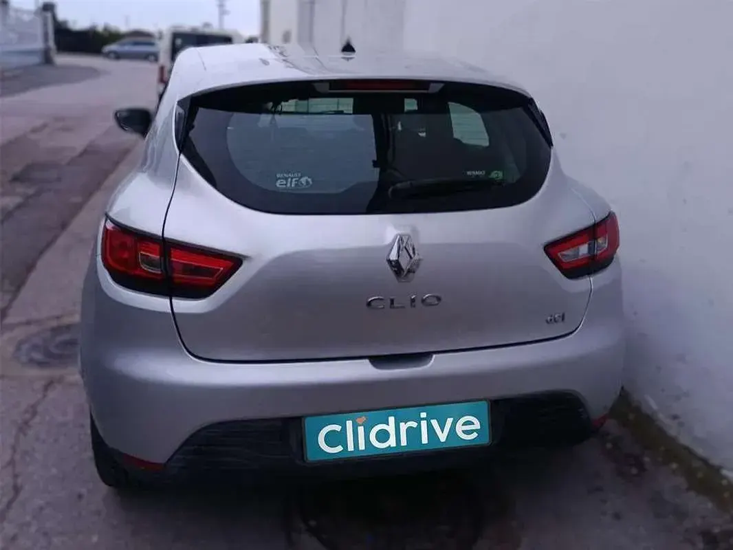 Usado Renault Clio Authentique 75 CV (55 kW) 2015 Gris Familiar