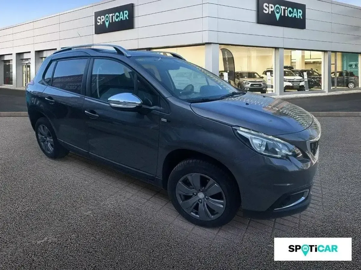 Usado Peugeot 2008 Style 100 CV (73 kW) 2017 Gris SUV