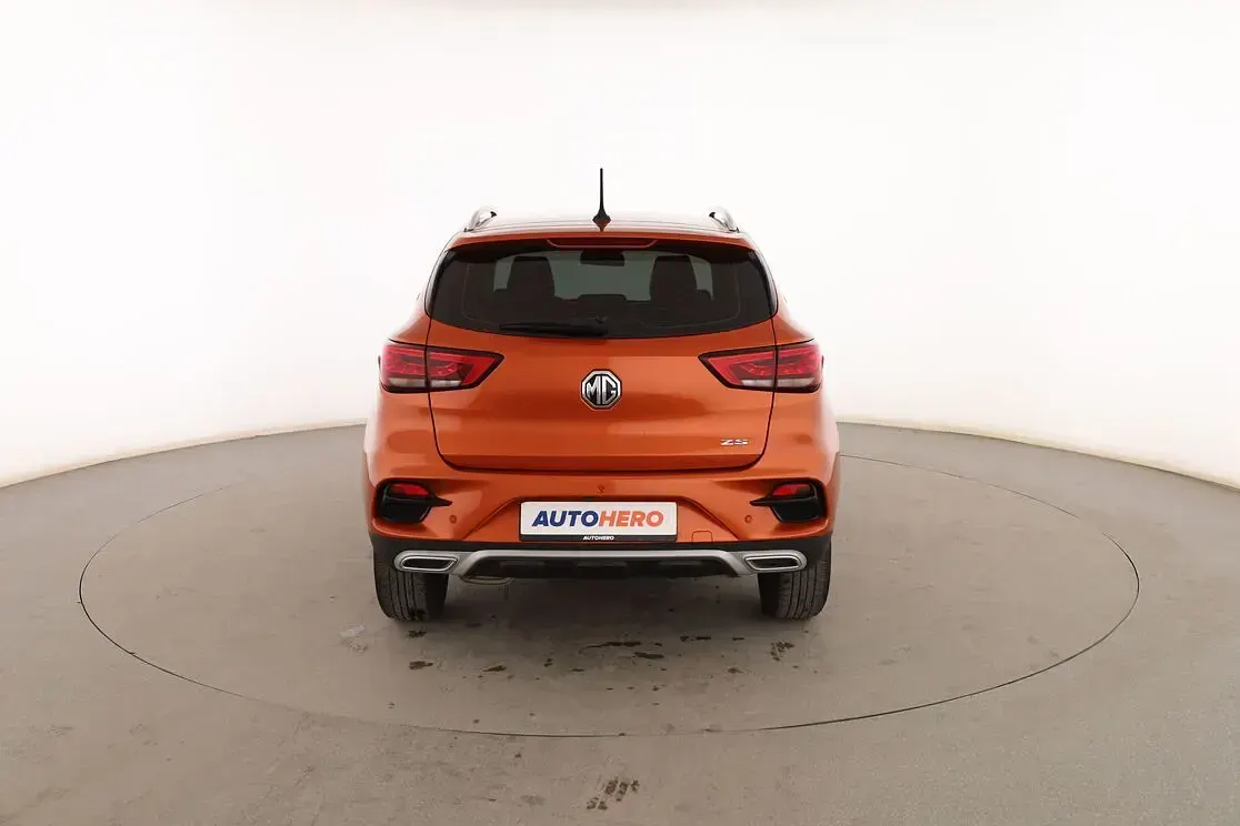 Usado MG ZS Luxury 106 CV (77 kW) 2023 Naranja SUV