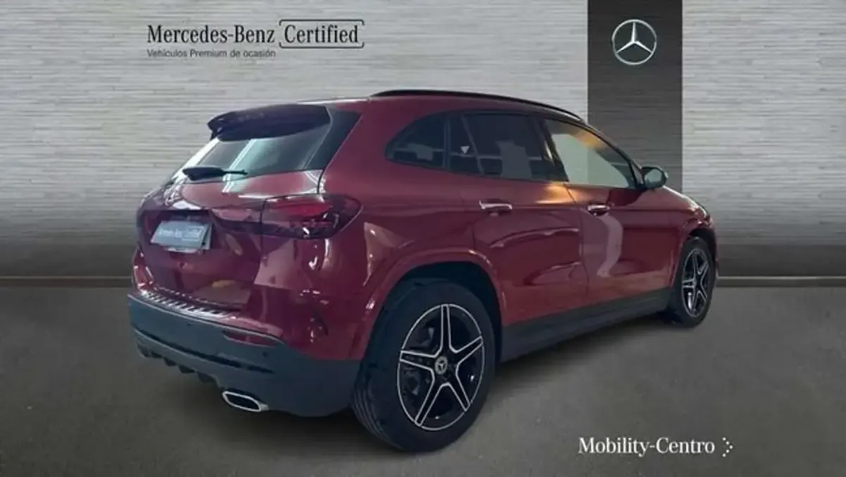 Usado Mercedes GLA200 150 CV (110 kW) 2025 Rojo SUV