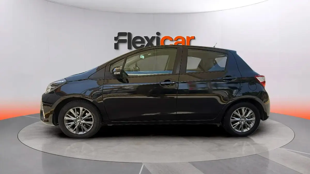 Usado Toyota Yaris Active 111 CV (81 kW) 2018 Negro Berlina