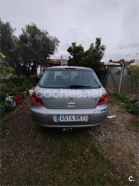 Usado Peugeot 307 90 CV (66 kW) 2001 Gris / plata Berlina