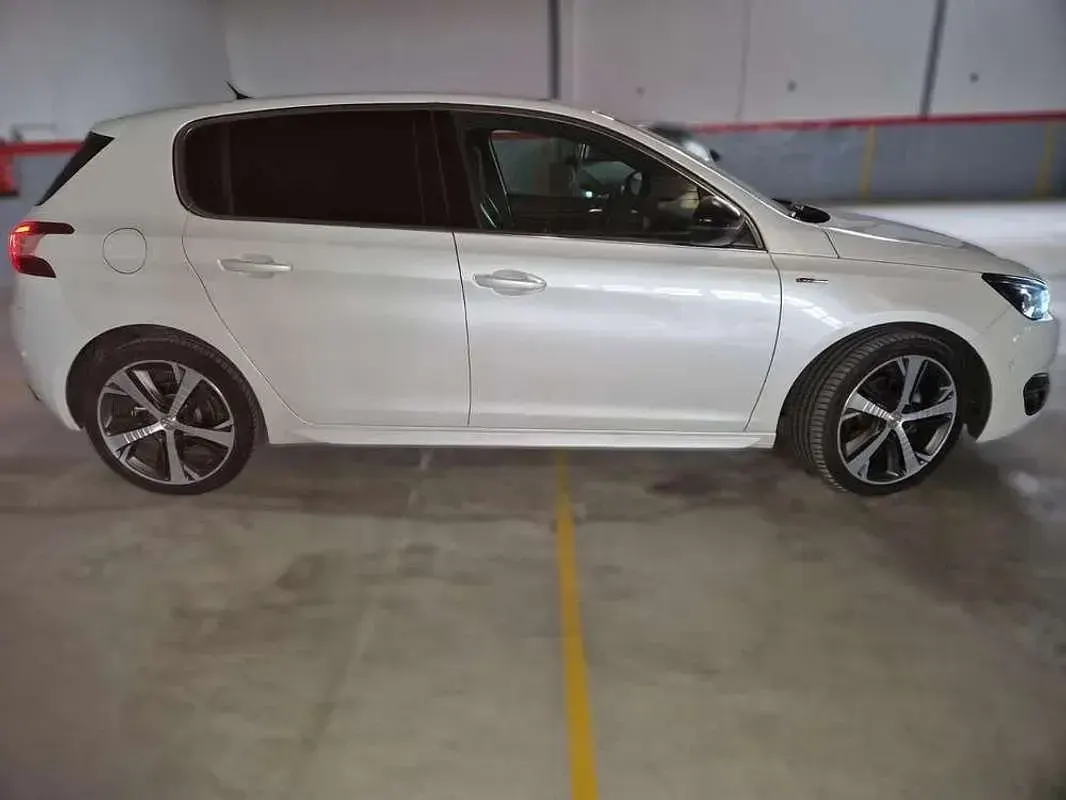 Usado Peugeot 308 GT-line 131 CV (96 kW) 2016 Blanco Utilitario