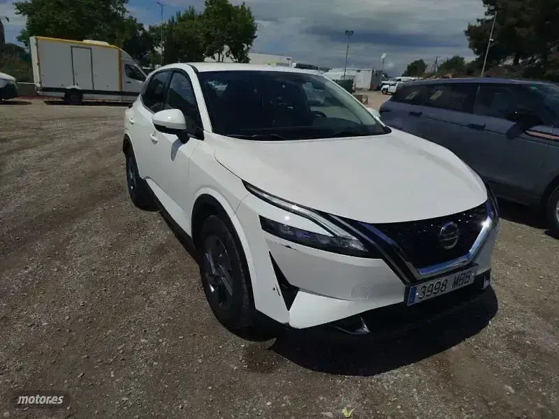 Usado Nissan Qashqai Acenta 140 CV (102 kW) 2022 Blanco SUV