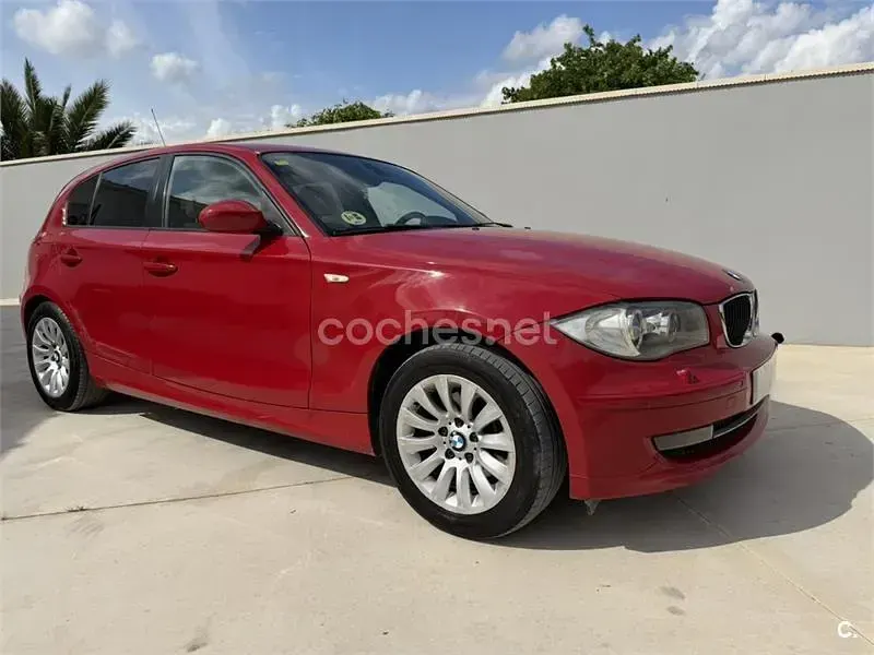 Usado BMW 118 122 CV (89 kW) 2008 Rojo Utilitario