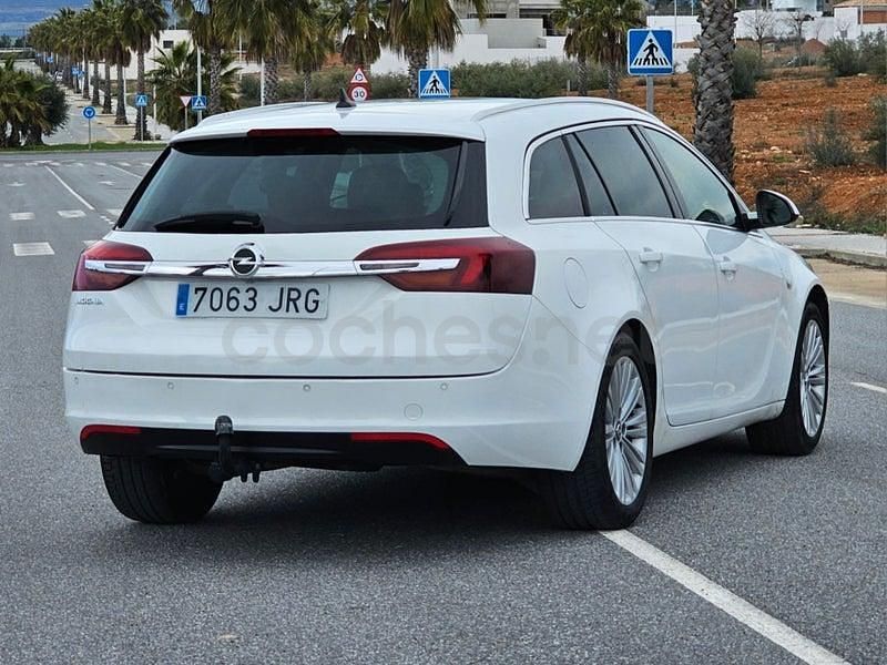 Usado Opel Insignia Selective 120 CV (88 kW) 2014 Blanco Familiar