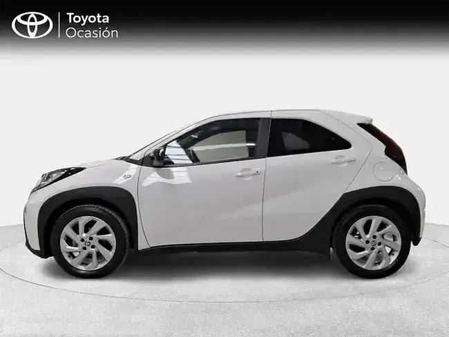 Begagnad Toyota Aygo X Play 72 HK (52 kW) 2024 Vit SUV
