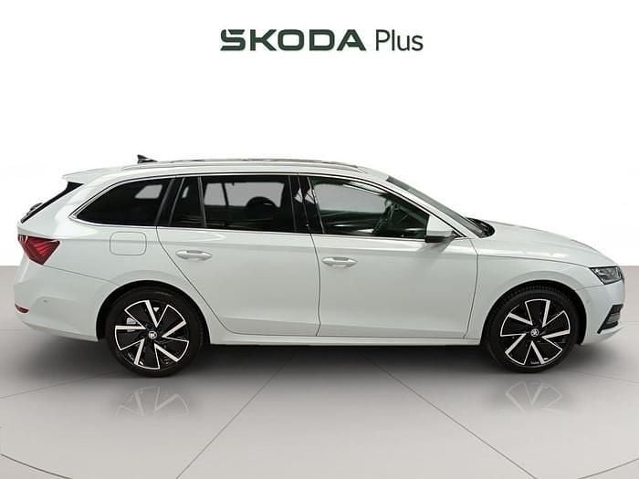 Usado Skoda Octavia Style 150 CV (110 kW) 2021 Blanco Familiar
