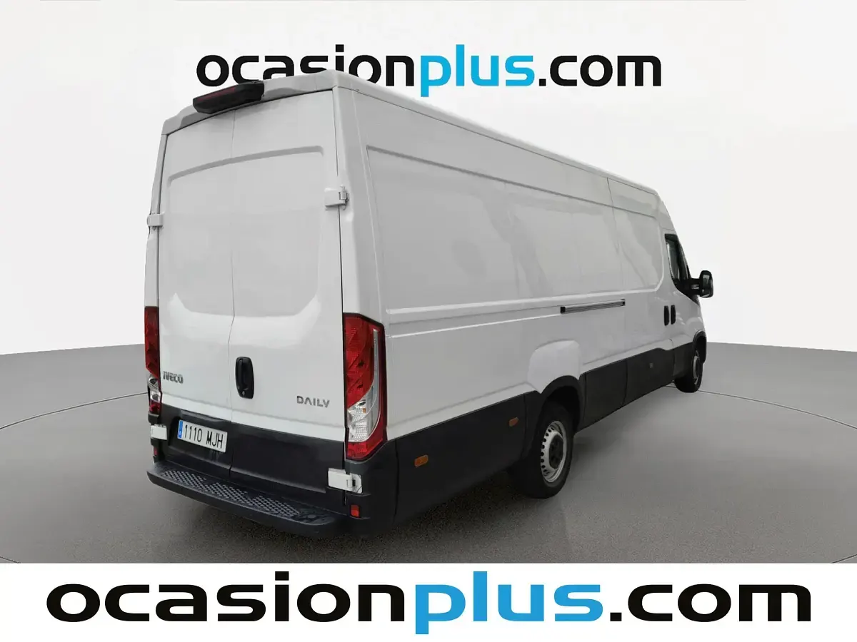 Usado Iveco Daily 156 CV (114 kW) 2023 Blanco Familiar