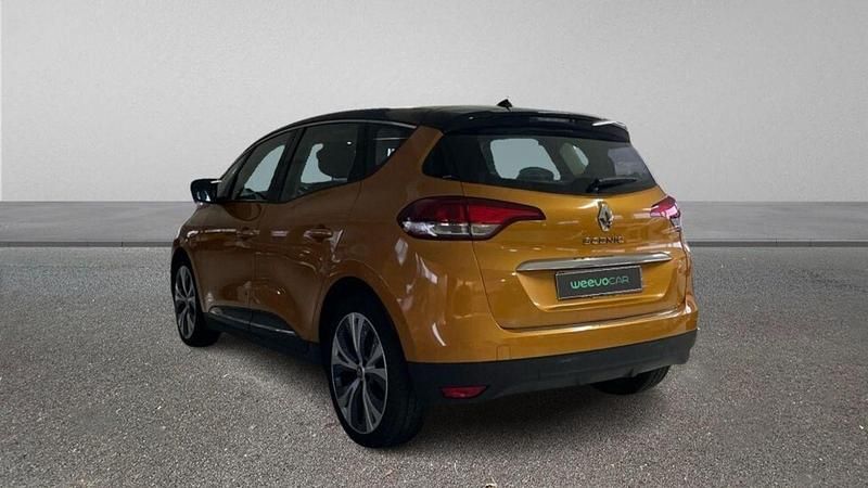 Usado Renault Scénic IV Intens 110 CV (80 kW) 2018 Oro Monovolumen