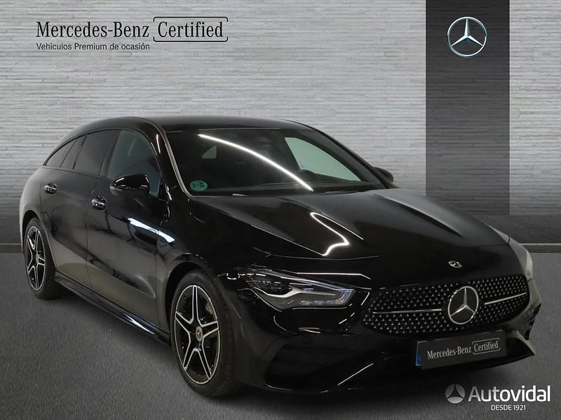 Usado Mercedes CLA200 Shooting Brake AMG line 150 CV (110 kW) 2024 Negro noche Familiar