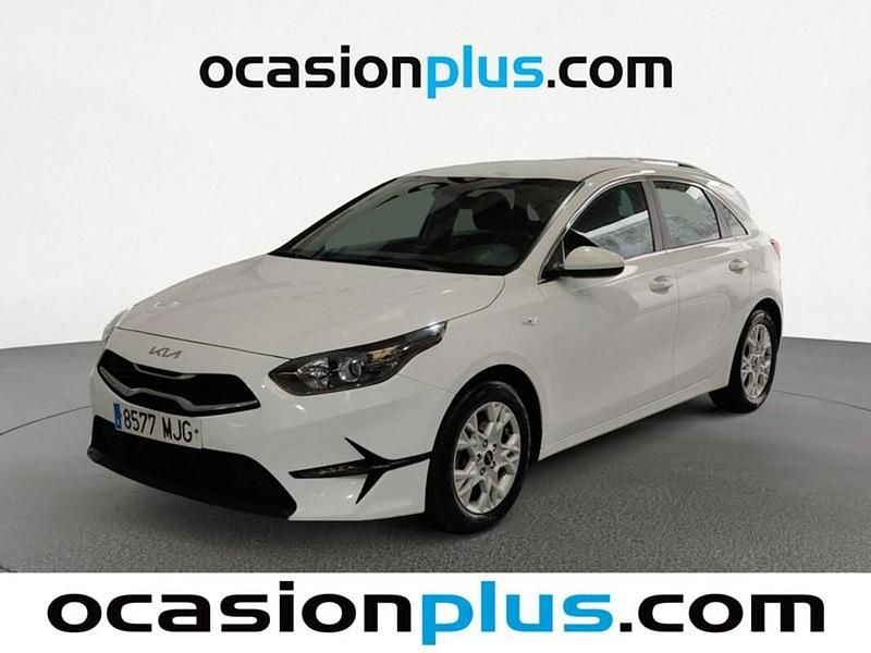 Usado Kia Ceed 136 CV (100 kW) 2023 Blanco Utilitario