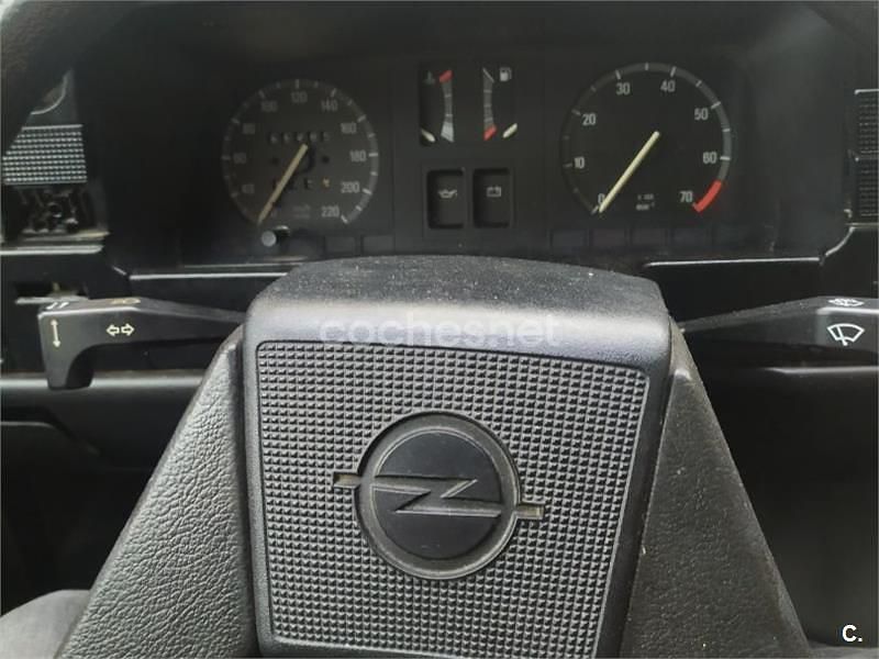 Usado Opel Kadett S 75 CV (55 kW) 1987 Gris / plata Utilitario