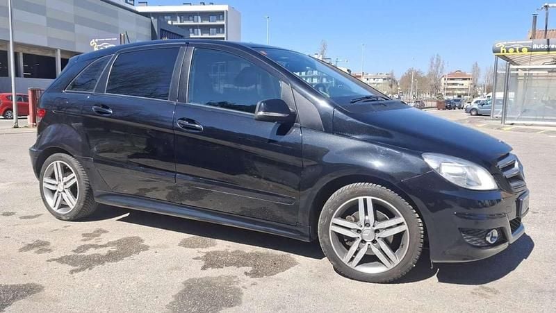 Usado Mercedes B180 109 CV (80 kW) 2011 Negro Monovolumen