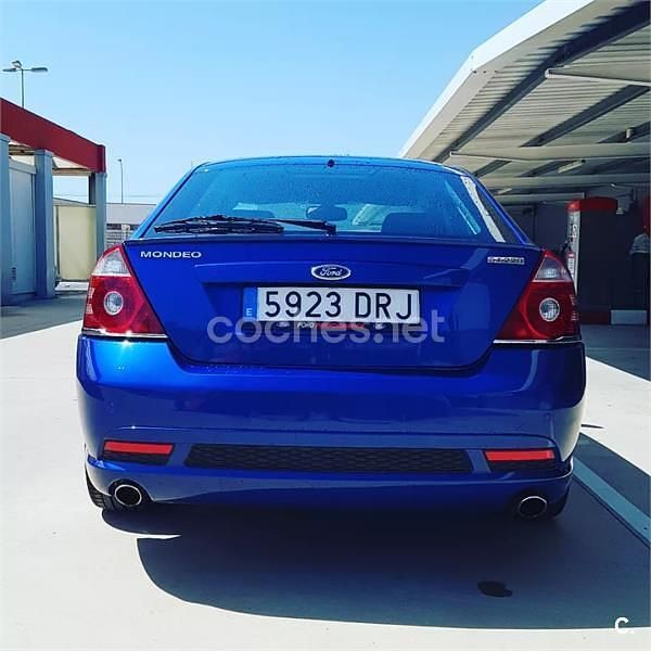 Usado Ford Mondeo ST 226 CV (166 kW) 2005 Azul Berlina