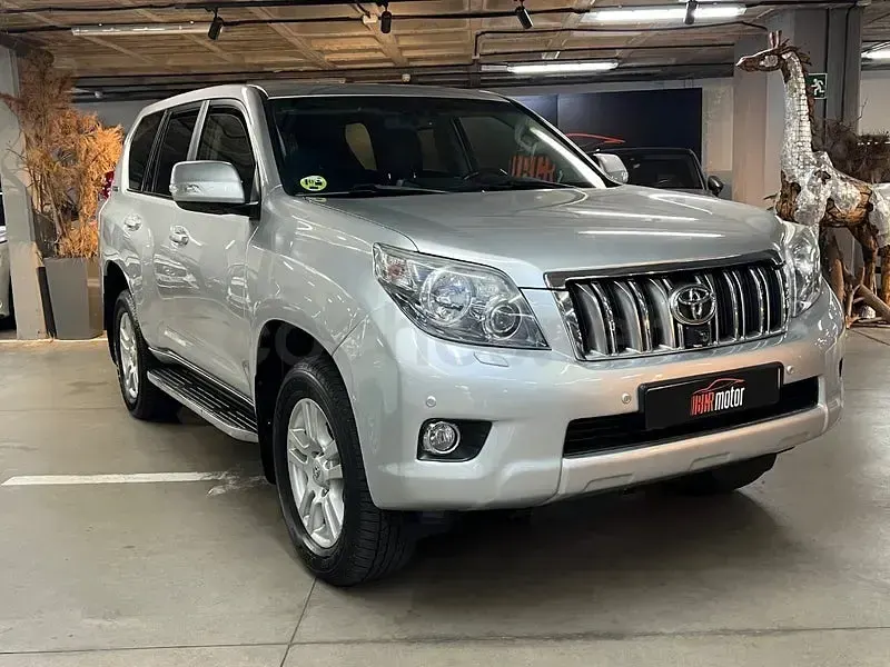 Usado Toyota Land Cruiser 190 CV (139 kW) 2012 Gris / plata SUV