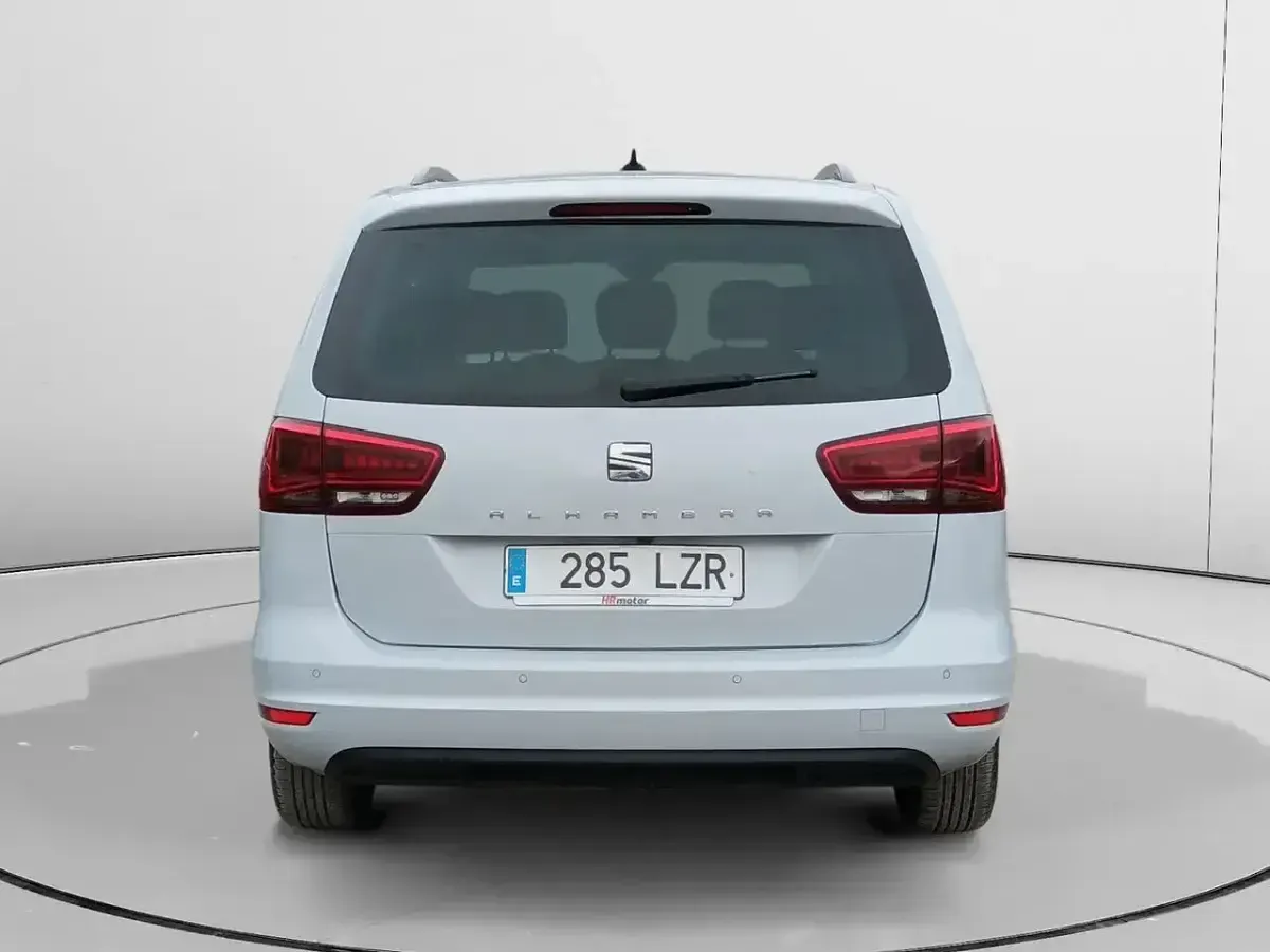 Usado Seat Alhambra Style 150 CV (110 kW) 2022 Gris / plata Monovolumen
