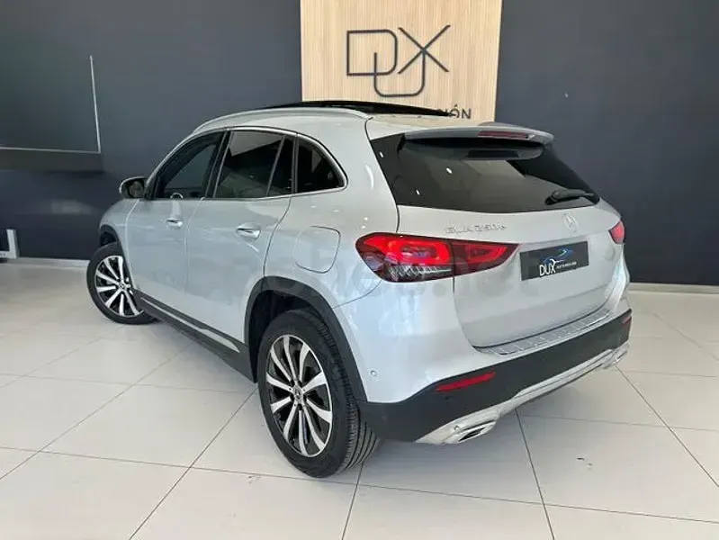 Usado Mercedes GLA250 218 CV (160 kW) 2023 Gris / plata SUV