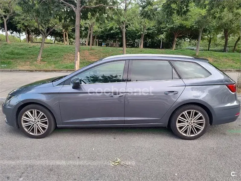 Usado Seat Leon ST XCELLENCE 150 CV (110 kW) 2018 Gris / plata Familiar
