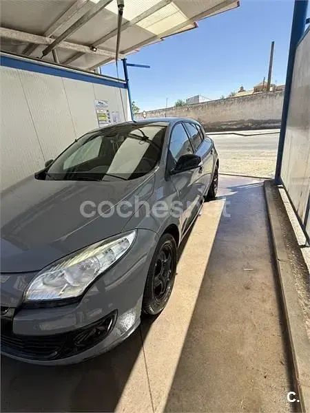 Usado Renault Mégane Dynamique 115 CV (84 kW) 2013 Gris / plata Berlina