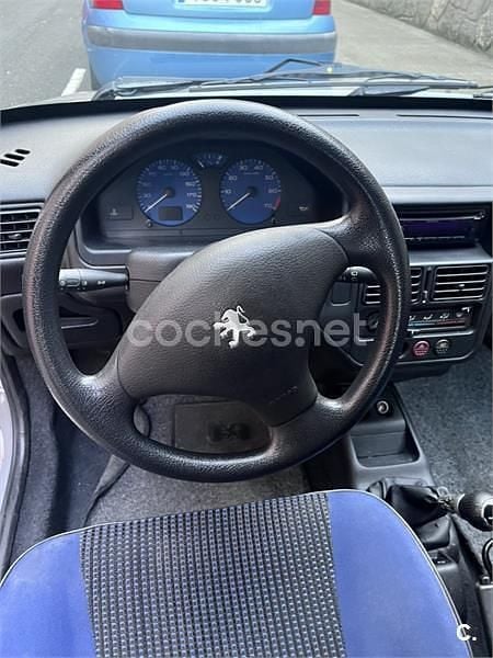 Usado Peugeot 106 60 CV (44 kW) 2001 Gris / plata Utilitario