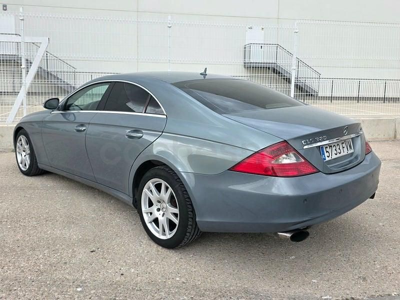Usado Mercedes CLS320 224 CV (164 kW) 2007 Azul Berlina