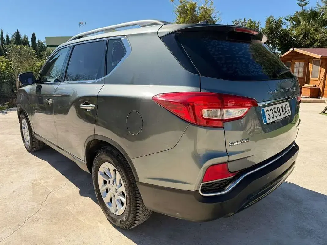Usado SsangYong Rexton 181 CV (133 kW) 2018 Gris SUV
