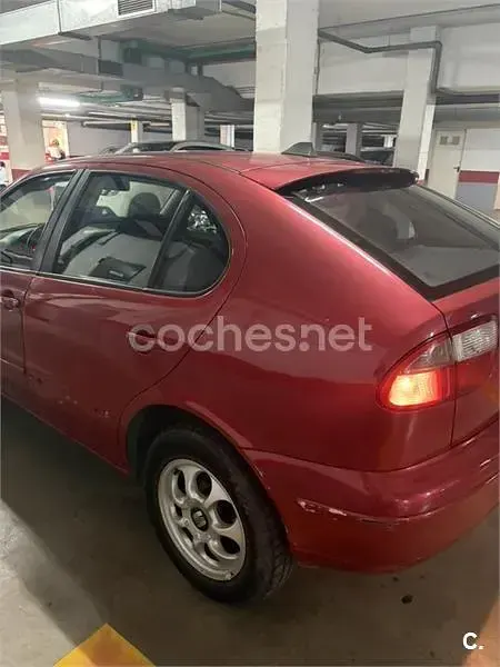 Usado Seat Leon Sport 110 CV (80 kW) 2001 Rojo Utilitario