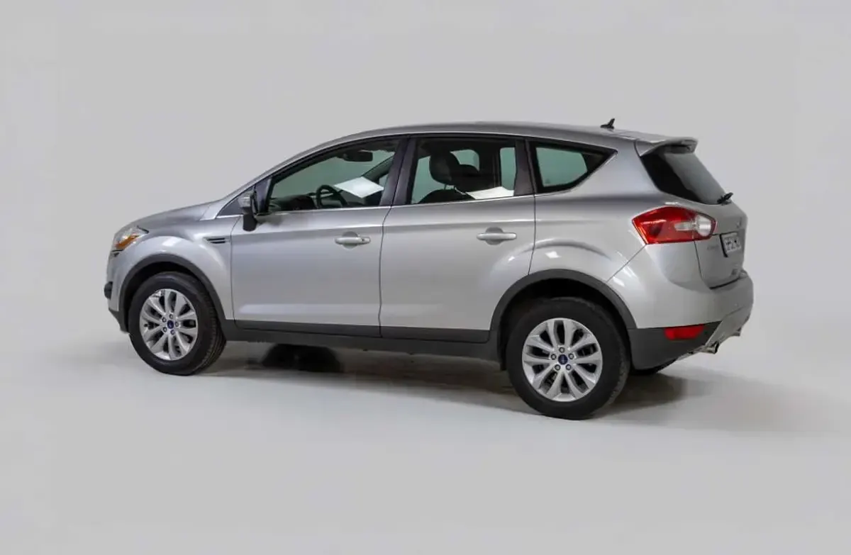 Usado Ford Kuga Titanium 140 CV (102 kW) 2011 Plateado SUV