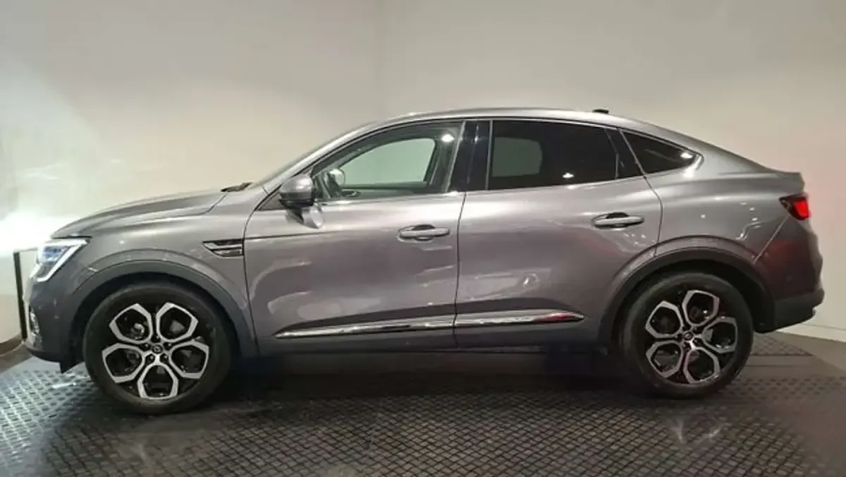 Usado Renault Arkana Zen 145 CV (106 kW) 2022 Gris / plata SUV
