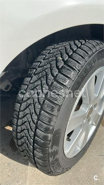 Usado Toyota Yaris Active 69 CV (50 kW) 2012 Blanco Berlina