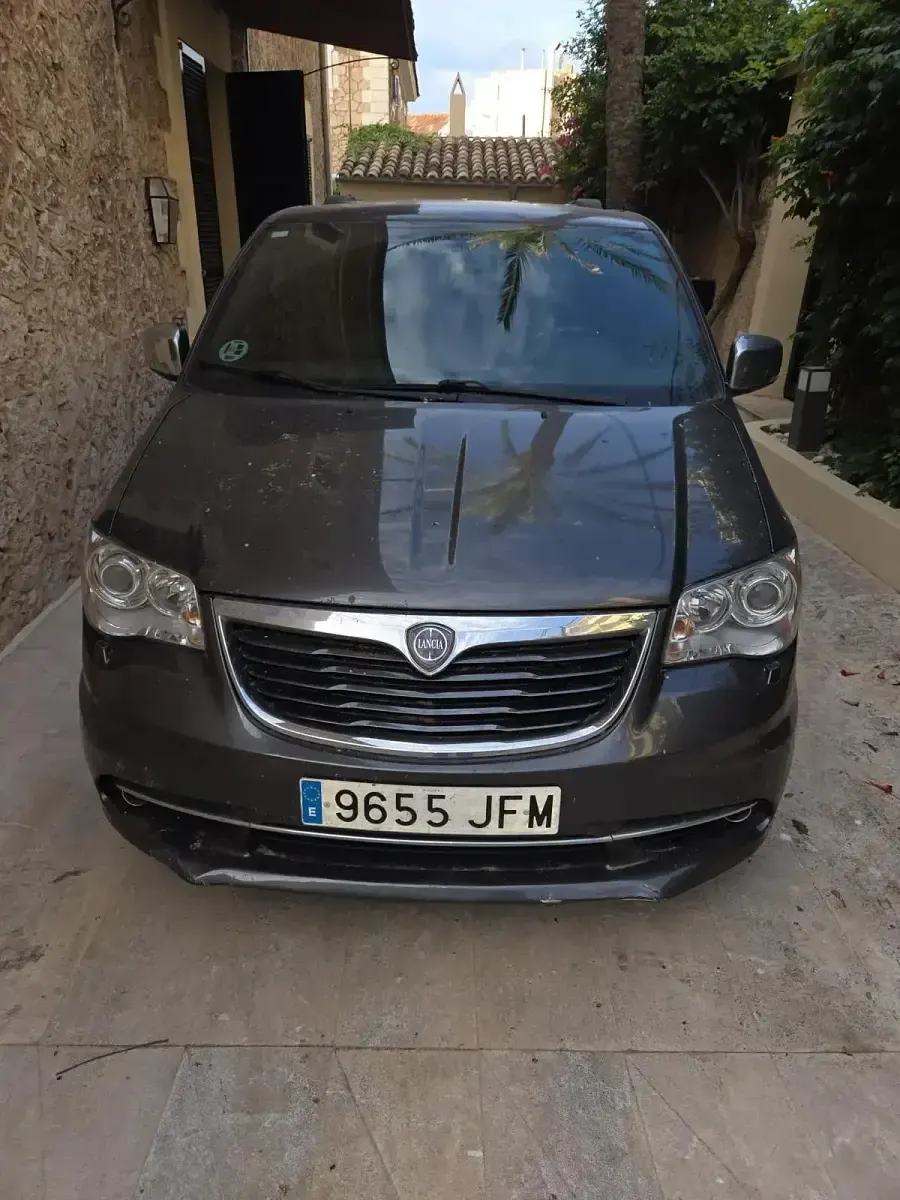Usado Lancia Voyager S 177 CV (130 kW) 2015 Gris Monovolumen