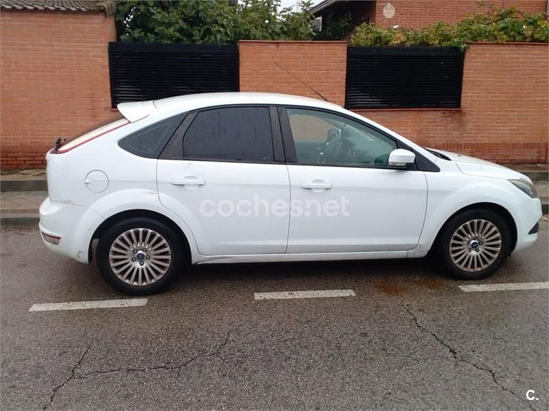 Blanco Usado 2011 Ford Focus Trend Berlina | 4500 € (Buen precio) - Imagen 1/4